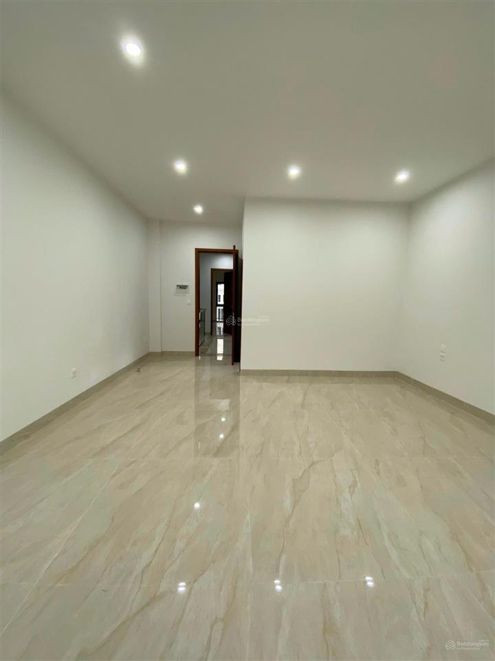 Chính chủ cho thuê nhà dt 107,5m trục đường l12, nhà hoàn thiện, thang máy mới toanh