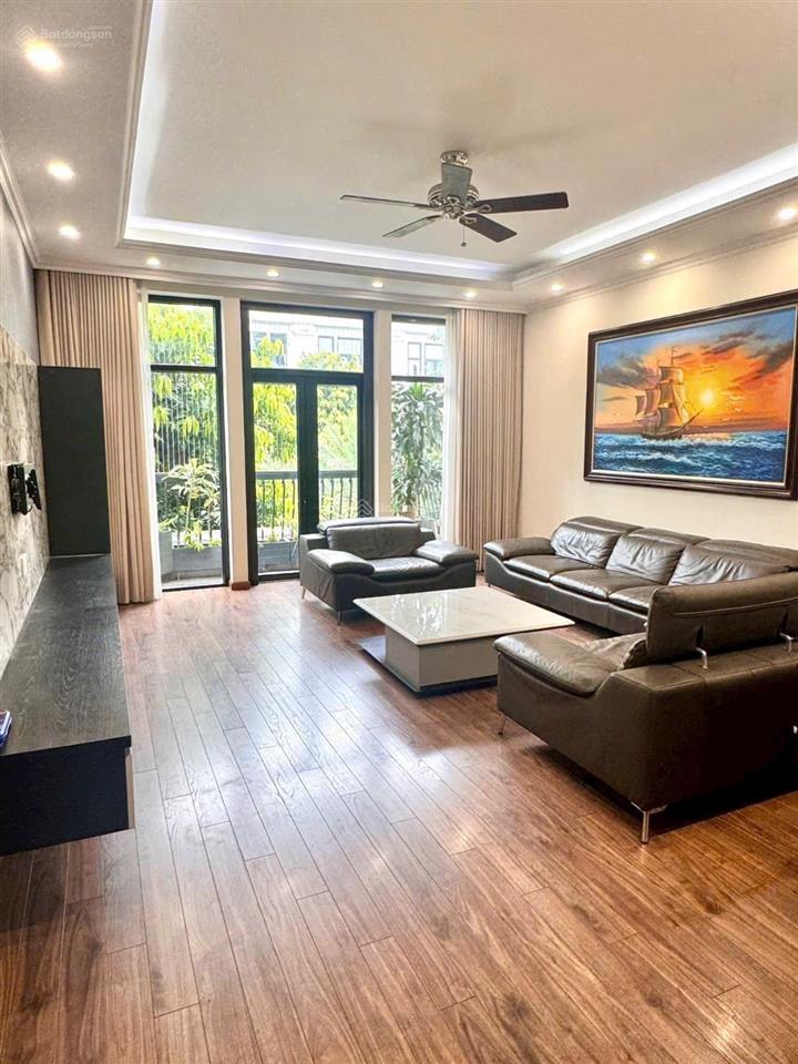 Chính chủ cần bán gấp căn liền kề louis l8 dt 100 m nhà 5 tầng hoàn thiện mới đẹp thang máy
