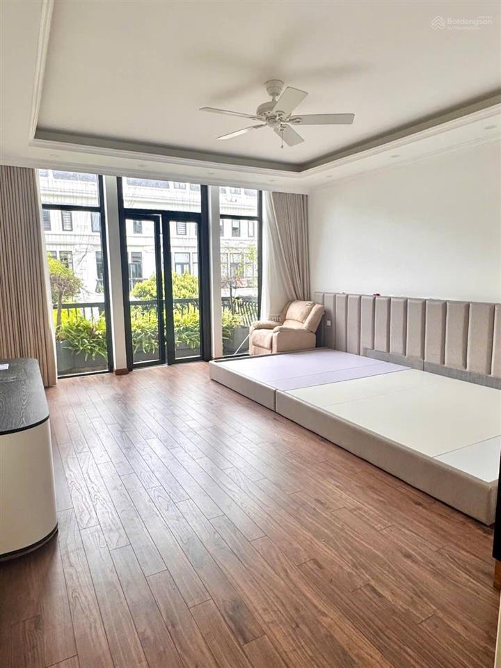 Chính chủ cần bán gấp căn liền kề louis l8 dt 100 m nhà 5 tầng hoàn thiện mới đẹp thang máy