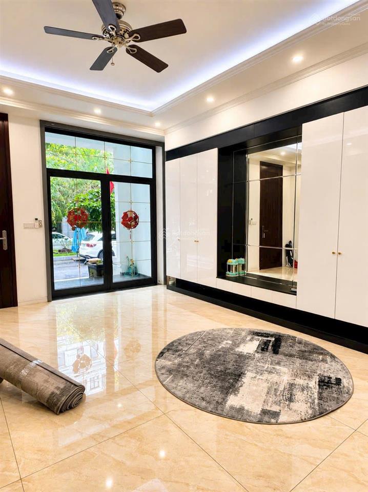 Chính chủ cần bán gấp căn liền kề louis l8 dt 100 m nhà 5 tầng hoàn thiện mới đẹp thang máy