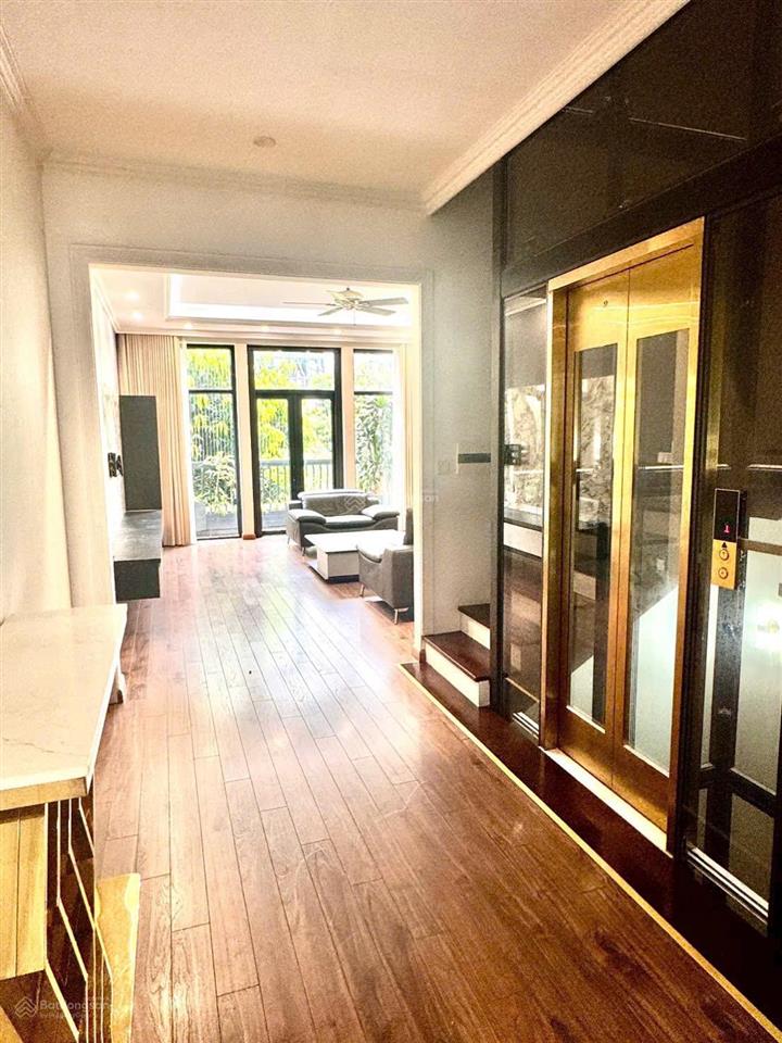 Chính chủ cần bán gấp căn liền kề louis l8 dt 100 m nhà 5 tầng hoàn thiện mới đẹp thang máy