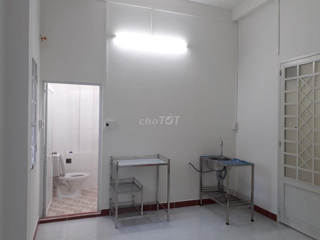 Phòng ngay TT Q3.Sạch sẽ, an ninh.Có lối đi riêng, toilet trong phòng.