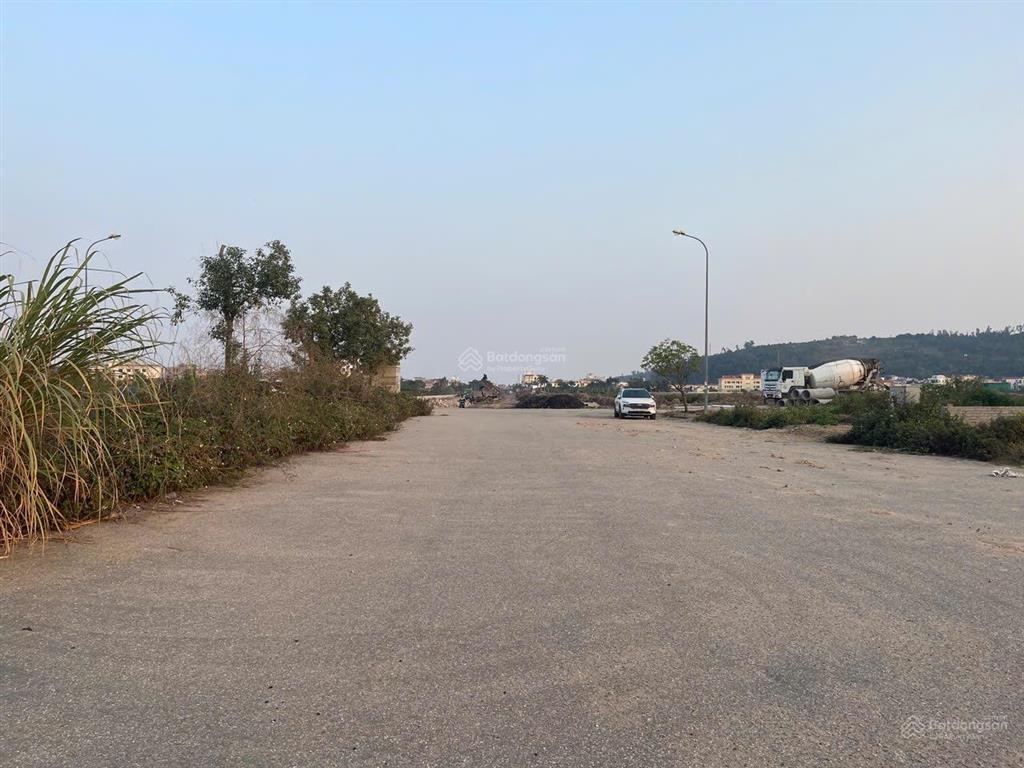 Hàng tuyến 1 đường 43m tđc ngọc xuyên, đồ sơn, hải phòng 100m