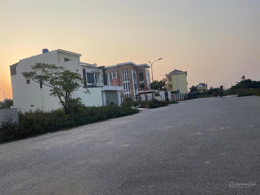 Hàng tuyến 1 đường 43m tđc ngọc xuyên, đồ sơn, hải phòng 100m