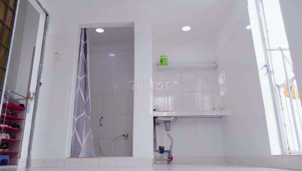 Phòg lầu1,khôg gian riêg tư,GÁC,ban côg riêg,lối đi tư do,gầnchợPhúLâm