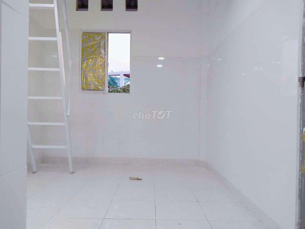 Phòg lầu1,khôg gian riêg tư,GÁC,ban côg riêg,lối đi tư do,gầnchợPhúLâm