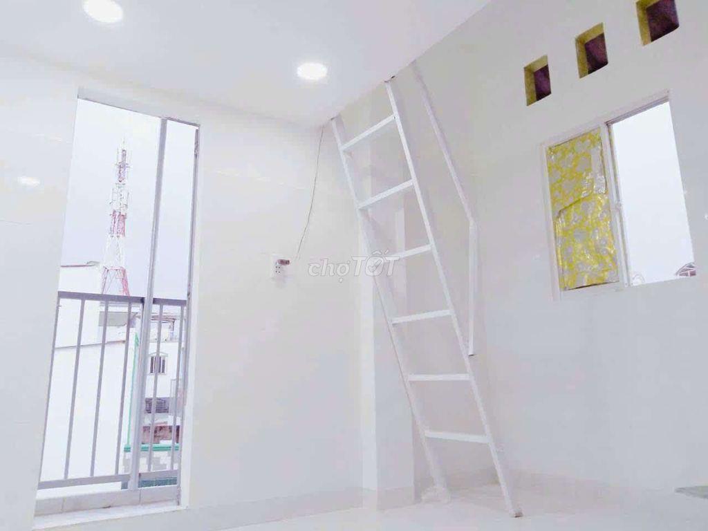 Phòg lầu1,khôg gian riêg tư,GÁC,ban côg riêg,lối đi tư do,gầnchợPhúLâm