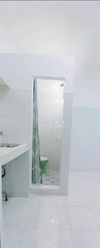 Phòng nhỏ lầu1,sạch đẹp máy lạnh,giờ tự do,tiện đi lại gần chợ Phú Lâm