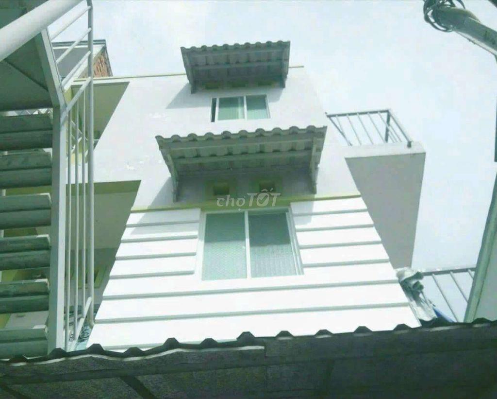 Phòng nhỏ lầu1,sạch đẹp máy lạnh,giờ tự do,tiện đi lại gần chợ Phú Lâm