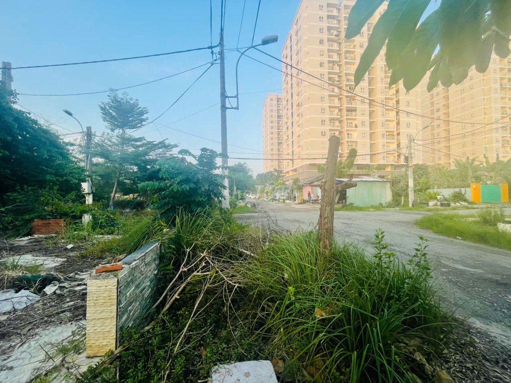 Cho thuê đất góc mặt tiền ngã 4 khu dân cư Phú Xuân, đối diện chung cư