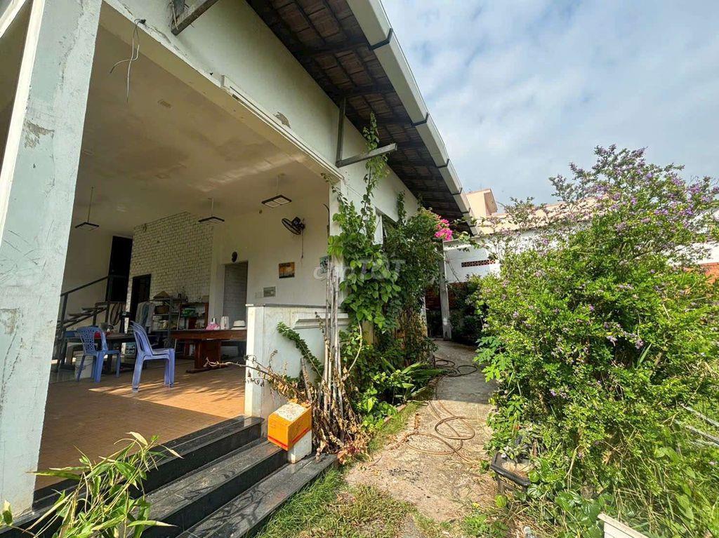 Cho thuê nhà vườn gần đại học nguyễn tất thành 700m2 12tr