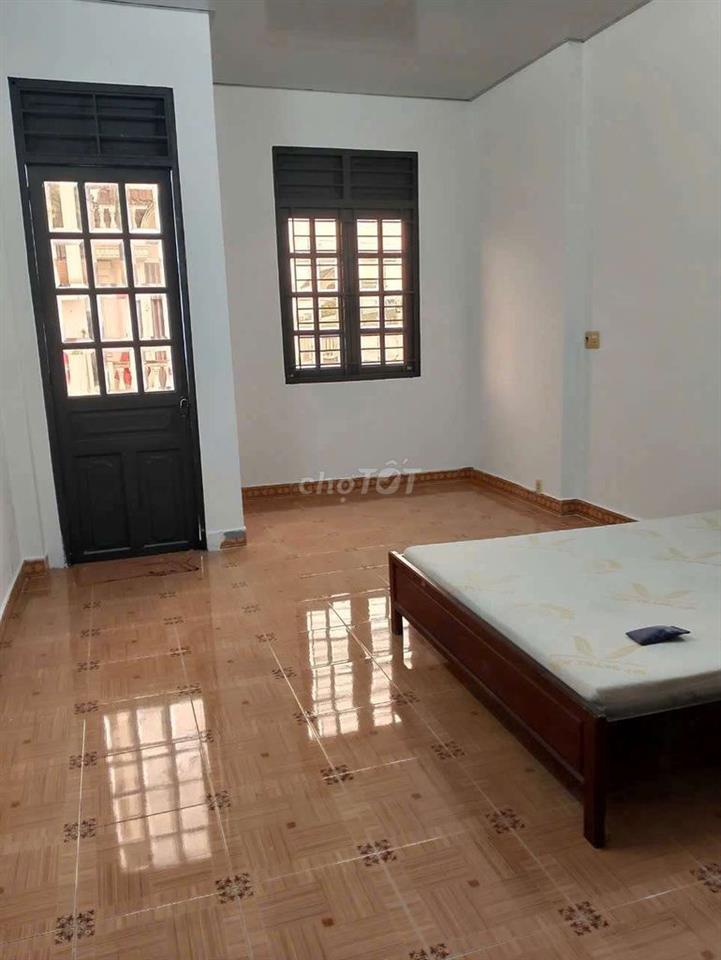 Cho thuê nhà ngay ngã tư ga 3pn sẵn nội thất 9tr