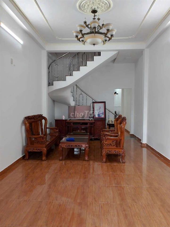 Cho thuê nhà ngay ngã tư ga 3pn sẵn nội thất 9tr