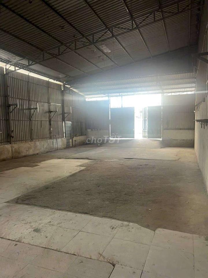 Cho thuê kho tô ngọc vân 230m2 sẵn 3fa 13tr