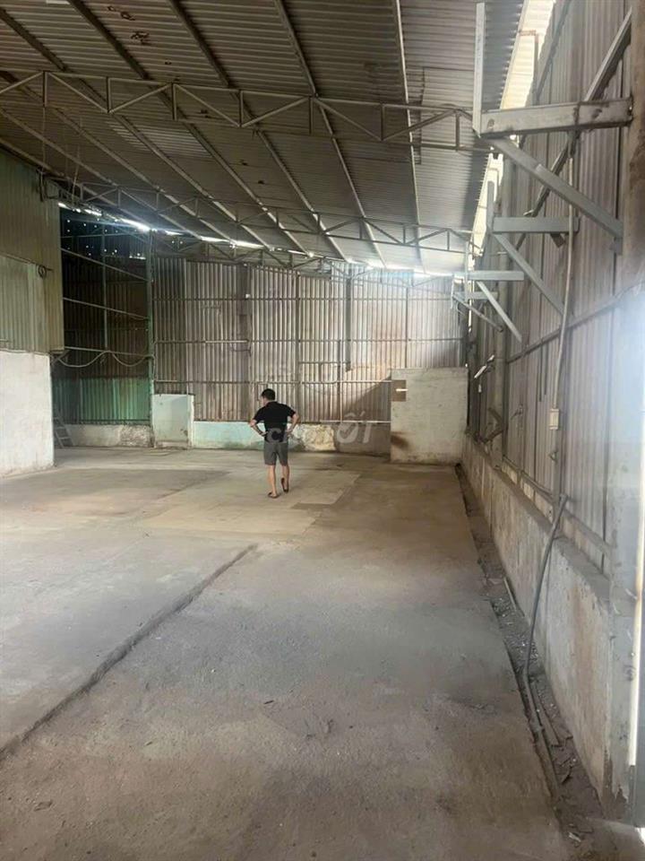 Cho thuê kho tô ngọc vân 230m2 sẵn 3fa 13tr