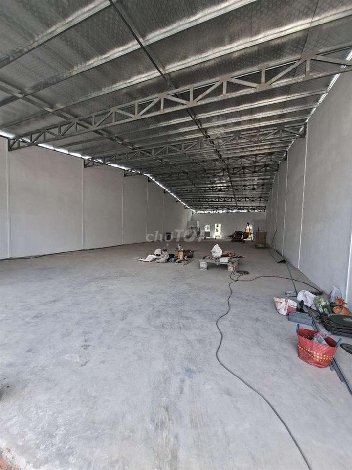 Cho thuê kho ngã tư ga 370m2 35tr