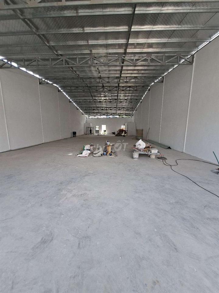 Cho thuê kho ngã tư ga 370m2 35tr