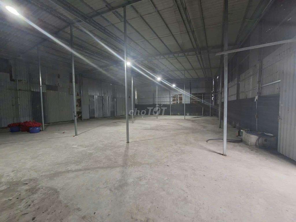 Cho thuê kho thạnh xuân gần 400m2 giá 15tr