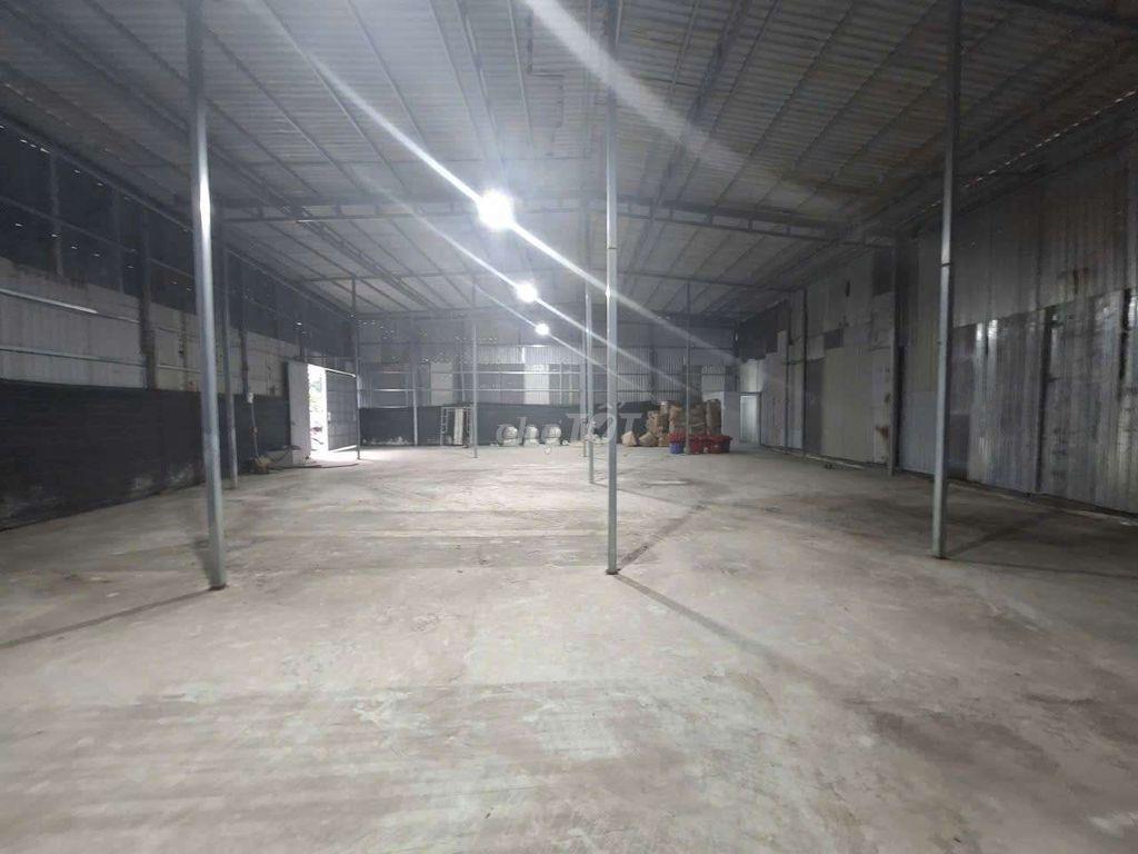 Cho thuê kho thạnh xuân gần 400m2 giá 15tr