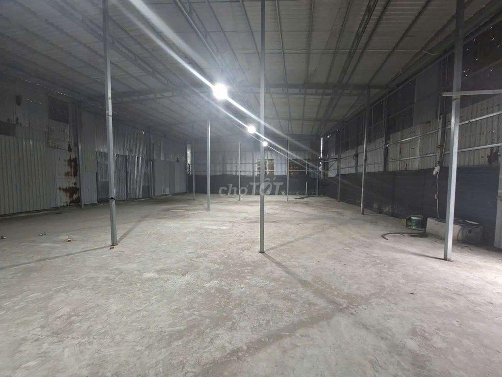 Cho thuê kho thạnh xuân gần 400m2 giá 15tr