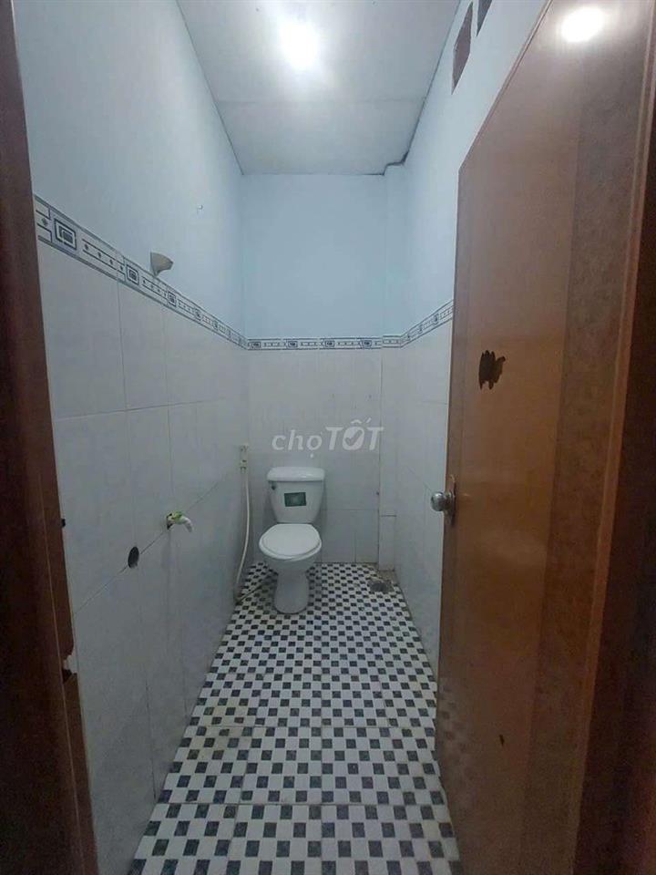 Cho thuê nhà ngay ủy ban thạnh xuân 60m2 4tr5