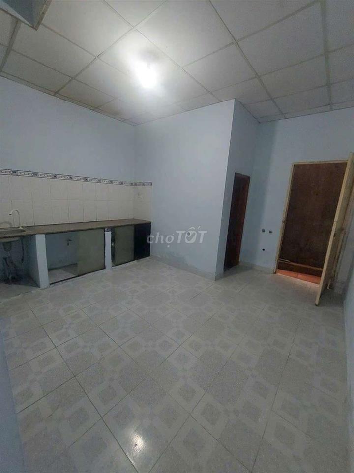 Cho thuê nhà ngay ủy ban thạnh xuân 60m2 4tr5