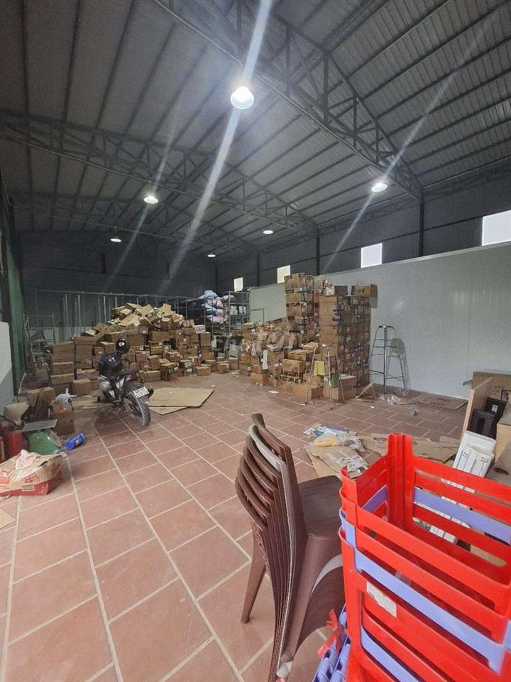 Cho thuê kho thạnh xuân 250m2 18tr