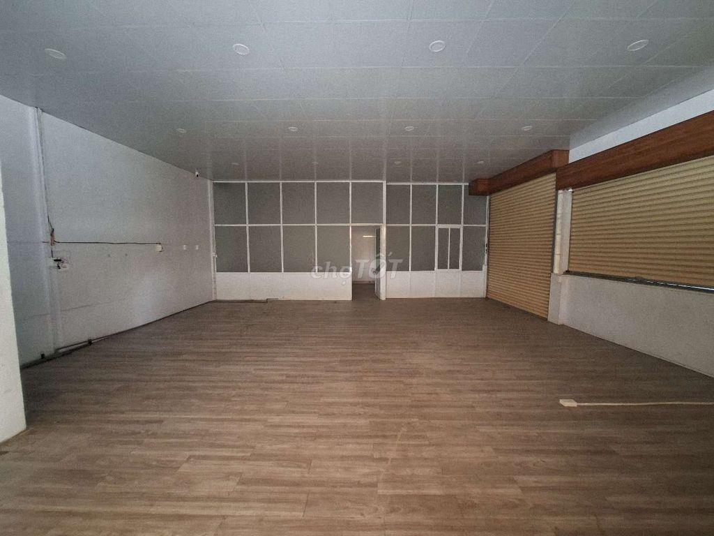 Cho thuê kho nhỏ sạch sẽ ngay ngã tư ga 140m2 10tr