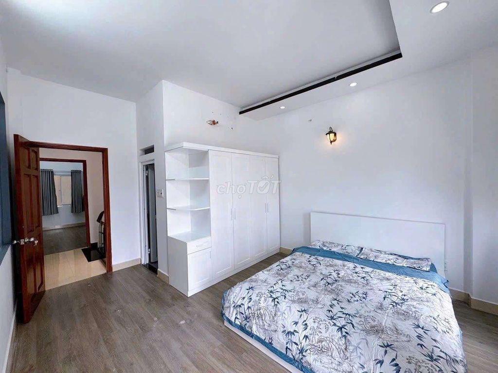 Cho thuê nhà ngay cao đẳng điện lực 2 lầu 4pn 11tr