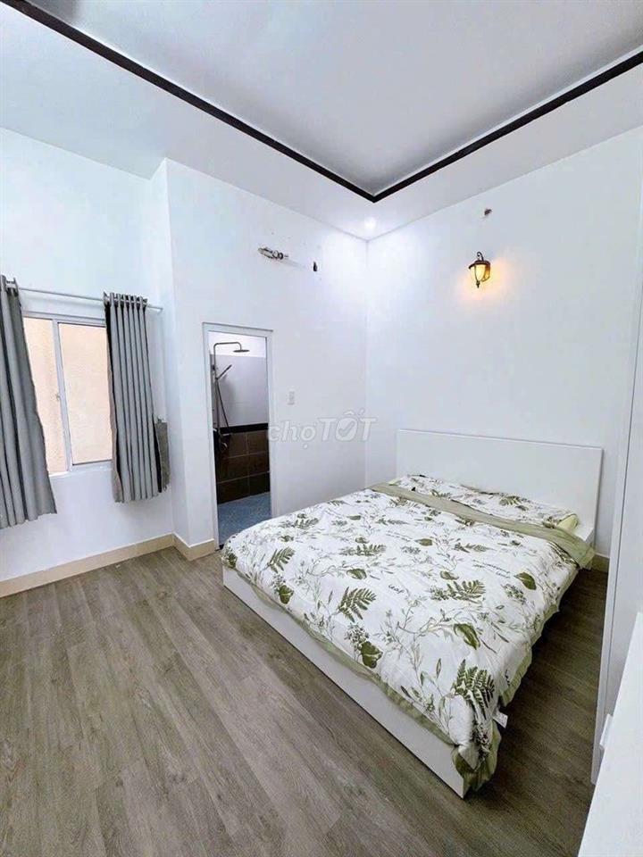 Cho thuê nhà ngay cao đẳng điện lực 2 lầu 4pn 11tr