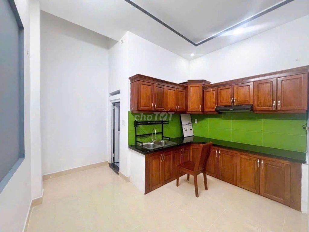 Cho thuê nhà ngay cao đẳng điện lực 2 lầu 4pn 11tr