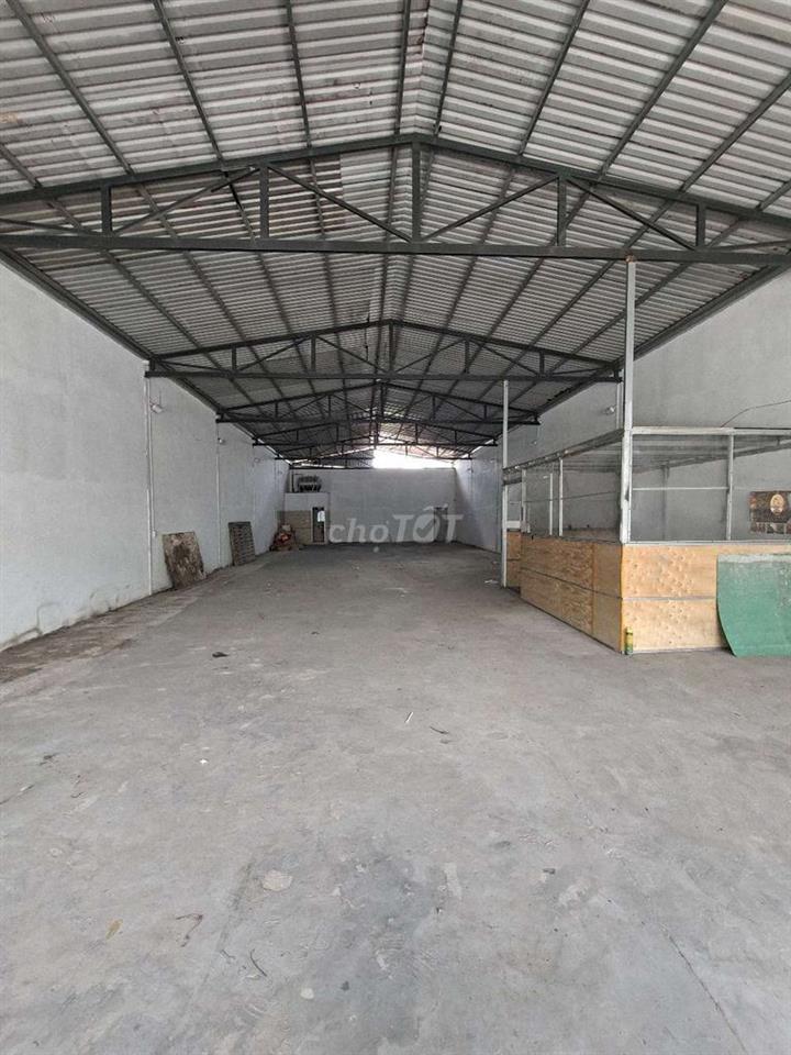 Cho thuê xưởng thạnh xuân 260m2 16tr sẵn điện 3fa