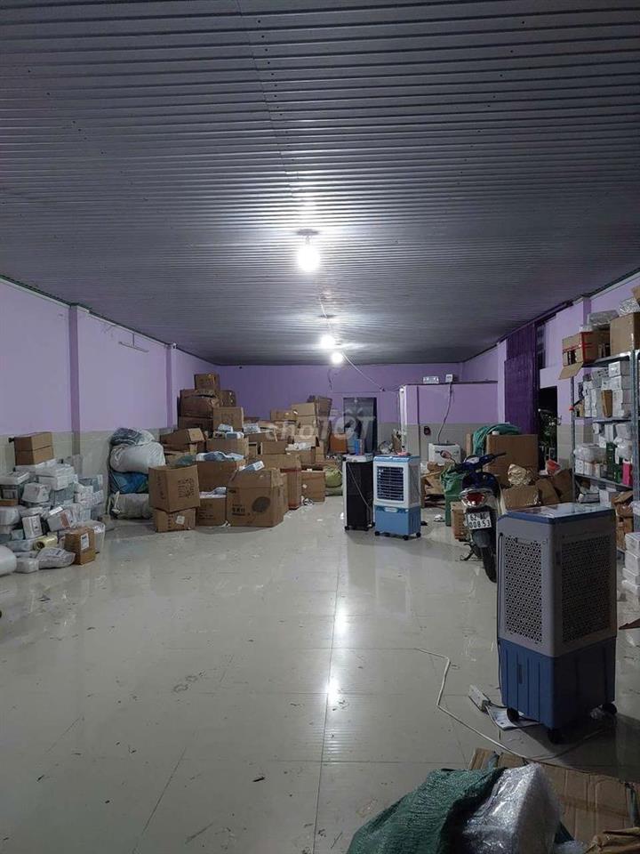 Cho thuê kho an phú đông 180m2 nền gạch men 12tr