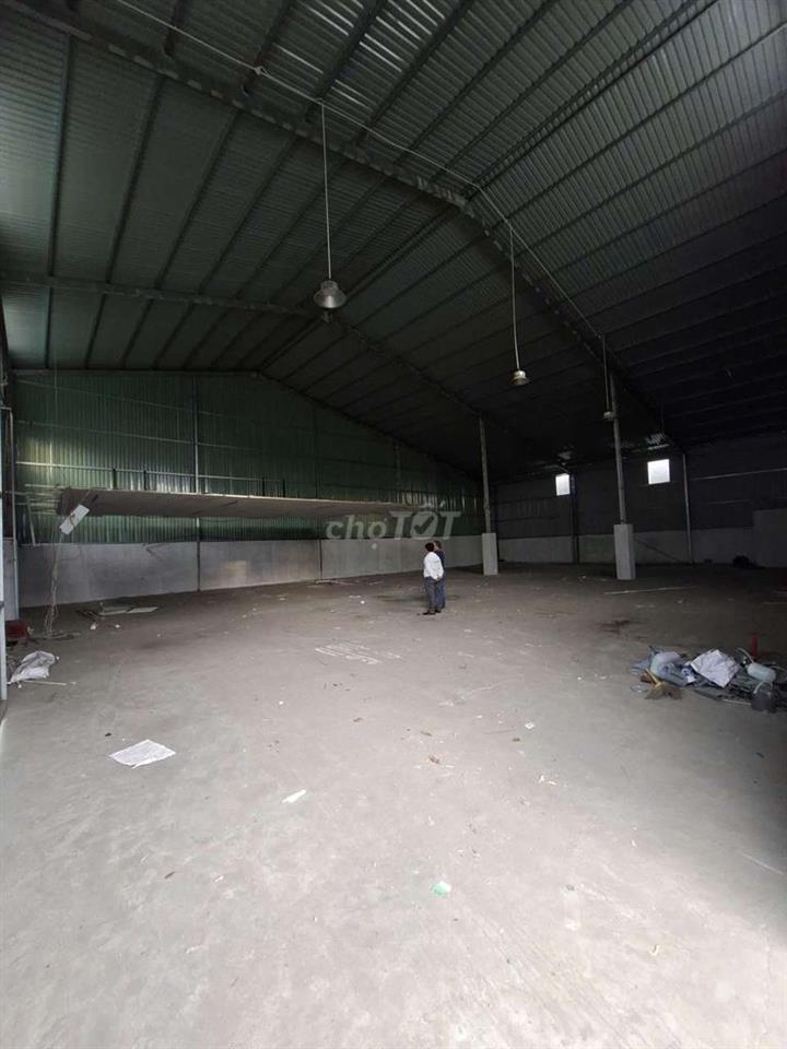 Cho thuê kho thạnh lộc ngã tư ga 450m2 28tr
