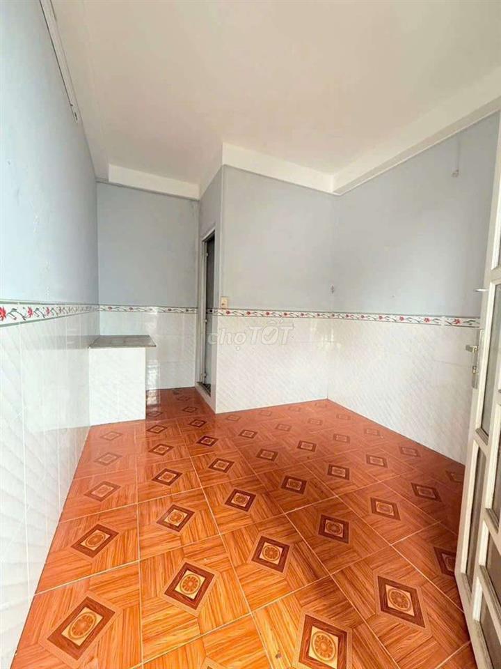 Cho thuê mặt bằng góc 2 mặt tiền tx22 có sẵn nhà ở lại 12tr