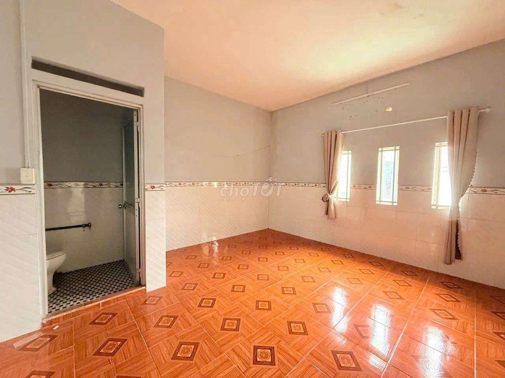 Cho thuê mặt bằng góc 2 mặt tiền tx22 có sẵn nhà ở lại 12tr