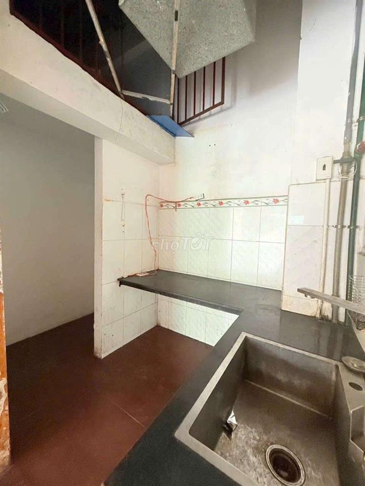 Cho thuê mặt bằng góc 2 mặt tiền tx22 có sẵn nhà ở lại 12tr
