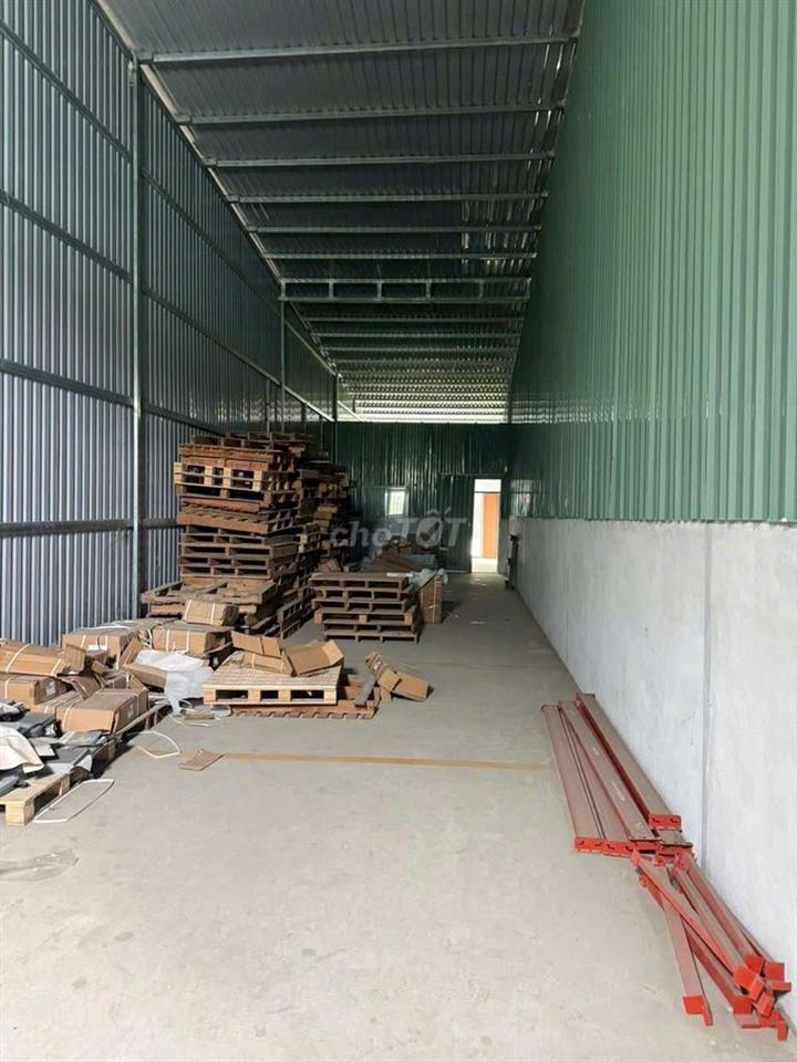 Cho thuê kho 170m2 ngay ngã tư ga 5tr