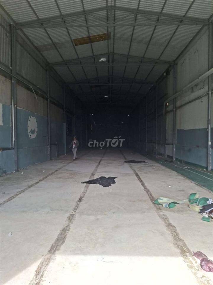 Cho thuê kho ngã tư ga 420m2 26tr