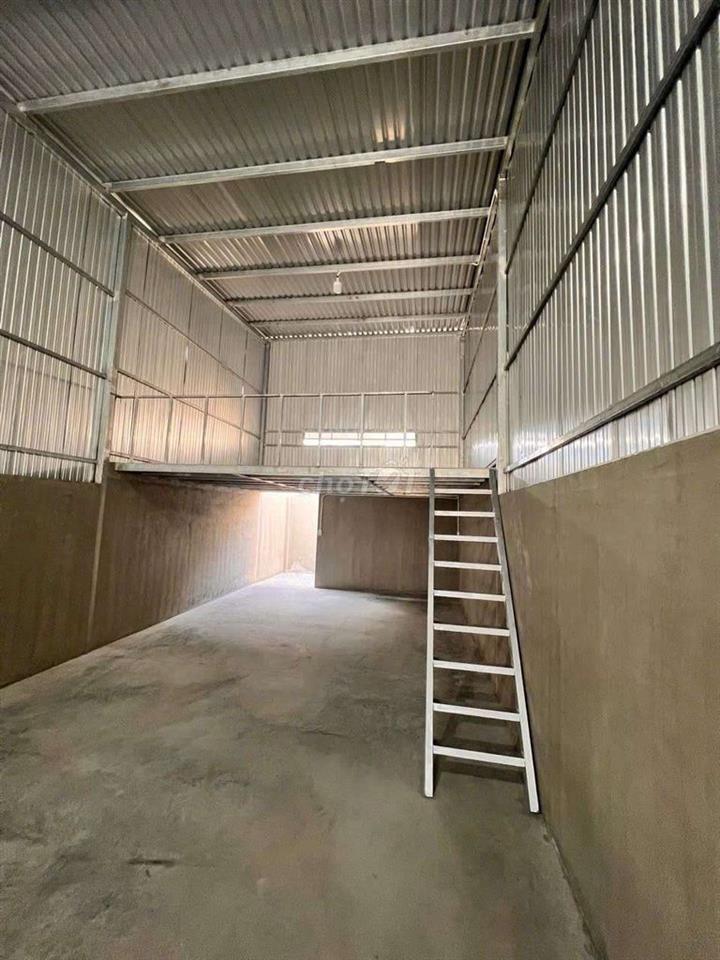 Cho thuê kho ngã tư ga 150m2 9tr