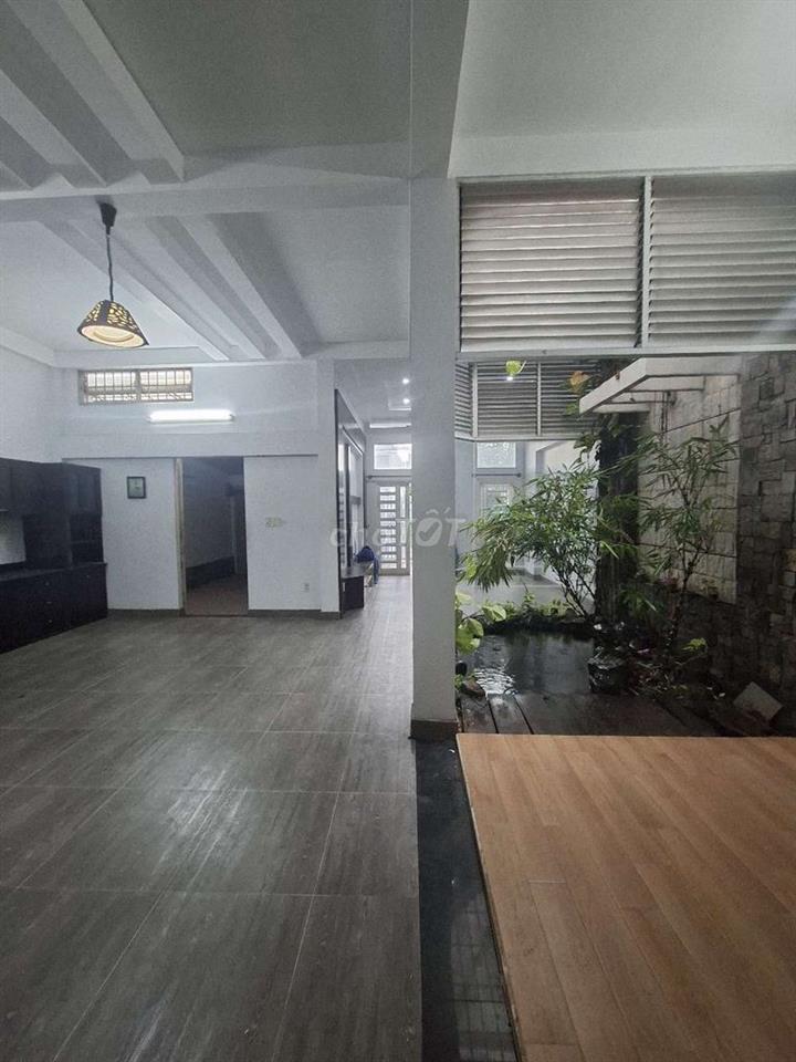 Cho thuê biệt thự vườn ngã tư ga 200m2 15tr