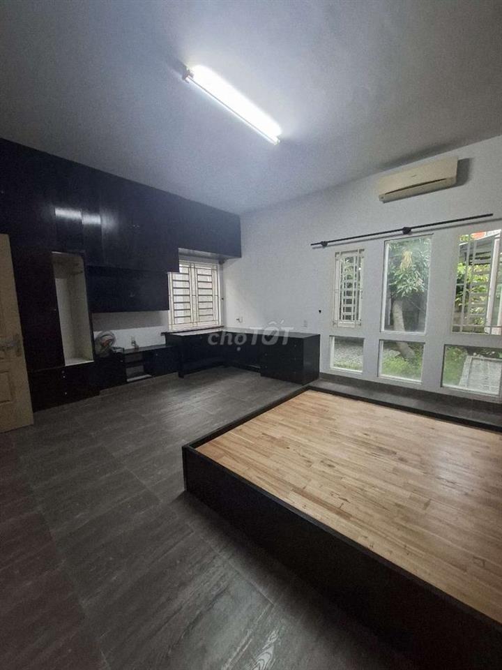 Cho thuê biệt thự vườn ngã tư ga 200m2 15tr
