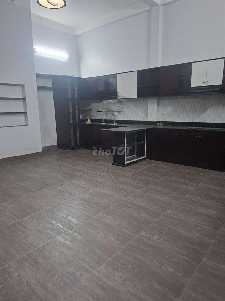 Cho thuê biệt thự vườn ngã tư ga 200m2 15tr