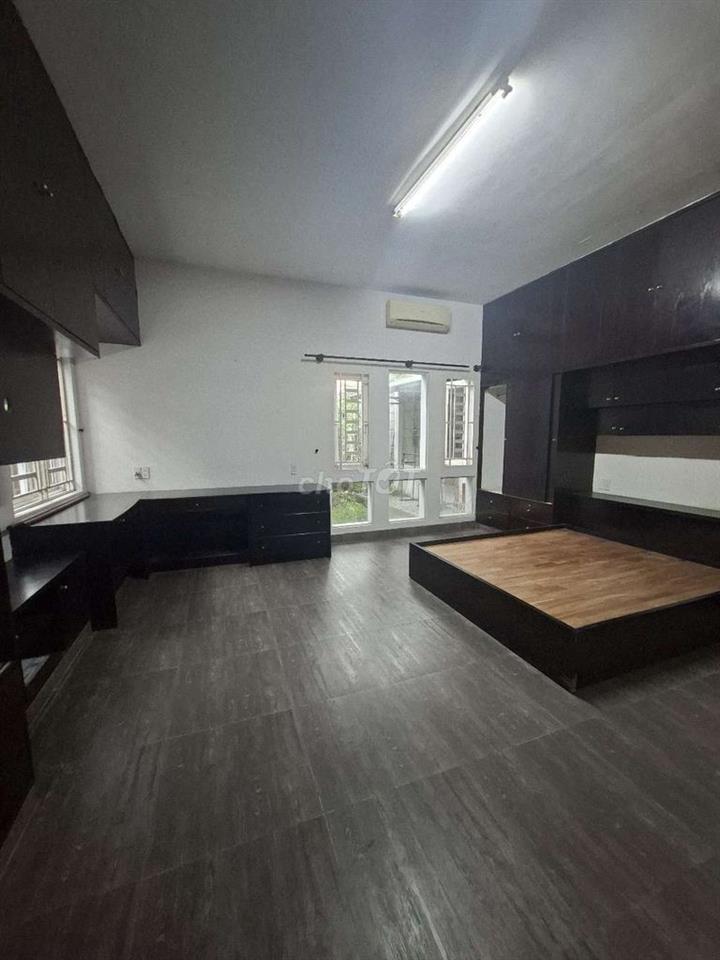 Cho thuê biệt thự vườn ngã tư ga 200m2 15tr