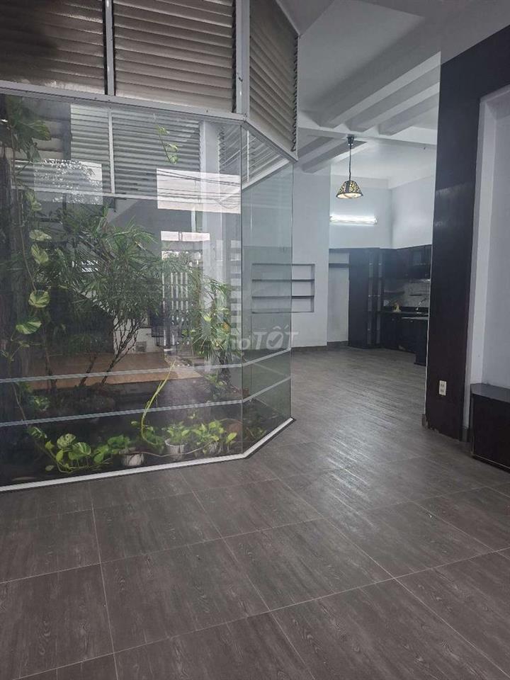 Cho thuê biệt thự vườn ngã tư ga 200m2 15tr