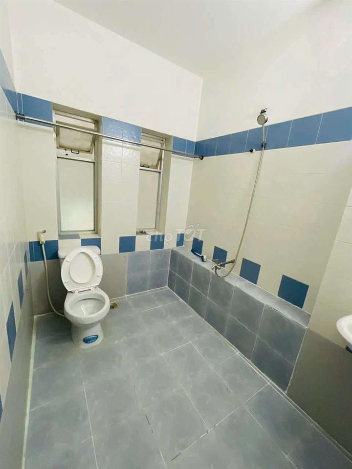 Cho thuê nhà khu nam long trệt 3 lầu sân thượng 4pn 14tr