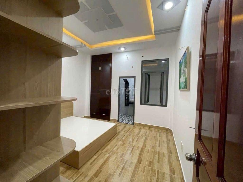 Cho thuê nhà trệt 3 lầu 4pn xe hơi đậu trước cửa 10tr