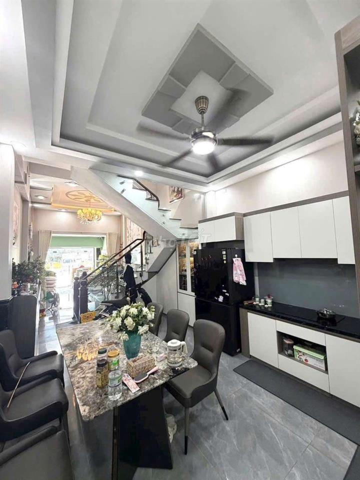 Cho thuê nhà trệt 3 lầu 4pn xe hơi đậu trước cửa 10tr