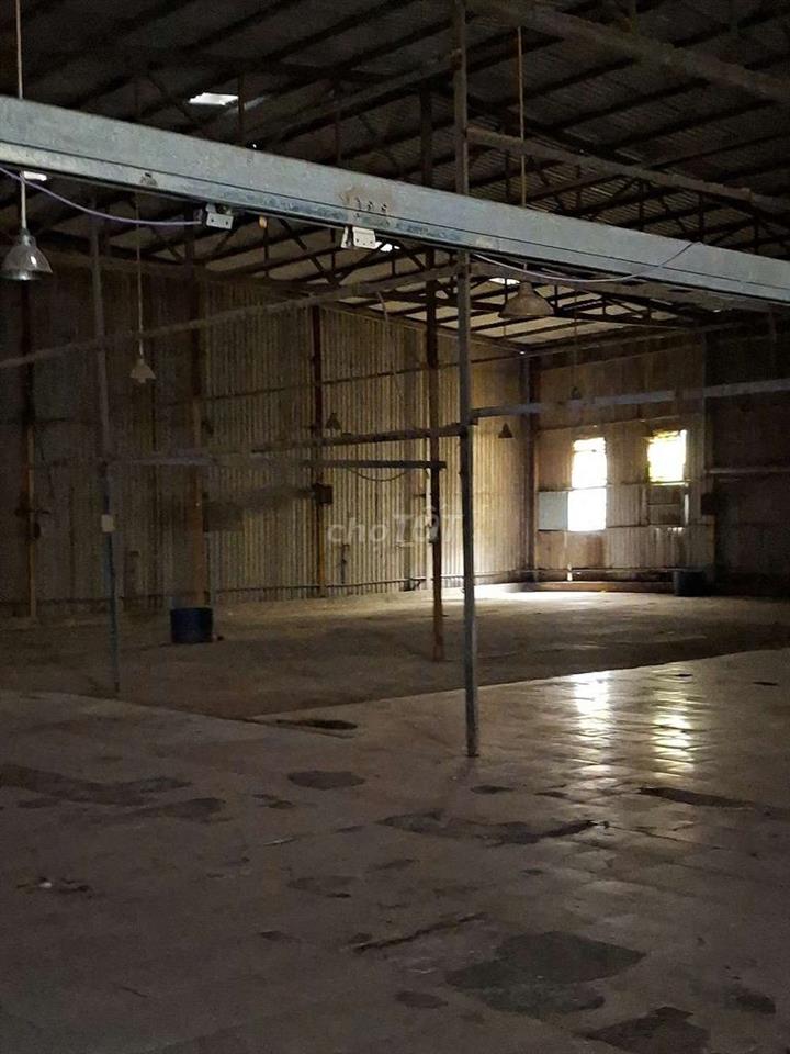 Xưởng ngay cao đẳng điện 700m2 35tr 