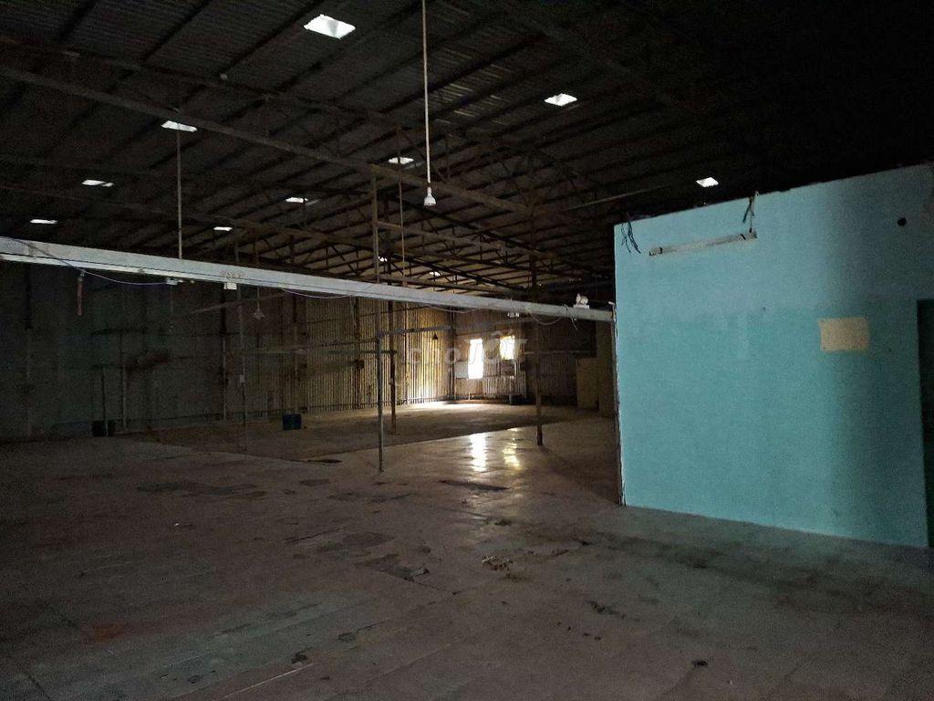 Xưởng ngay cao đẳng điện 700m2 35tr 